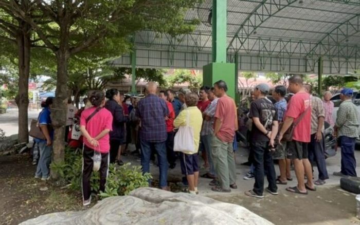 Sư trụ trì bị nghi ăn chặn 19 tỷ đồng, hàng trăm người dân kéo đến chùa đòi sao kê