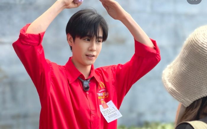 Nam diễn viên thất nghiệp, nghi chuyển nghề làm shipper