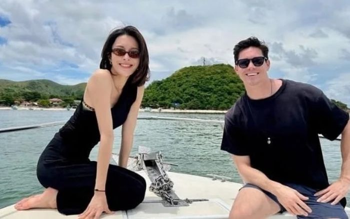 Hoa hậu nổi tiếng xác nhận chia tay bạn trai ngoại quốc sau 8 năm hẹn hò