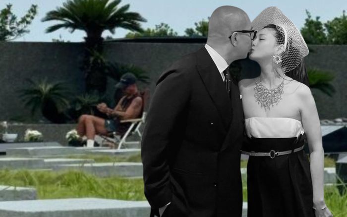 Nam ca sĩ ngồi canh giữ mộ phần người vợ trong nghĩa trang, hình ảnh khiến hàng triệu người bật khóc