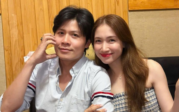 Hoà Minzy bất ngờ công khai 'tay trong tay' với nhạc sĩ Nguyễn Văn Chung