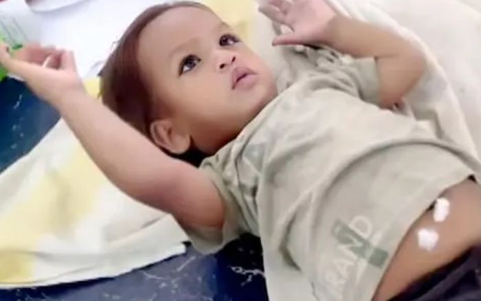 Bé trai 2 tuổi cắn chết con rắn hổ mang chúa, sự việc khiến ai cũng 'sốc nặng'