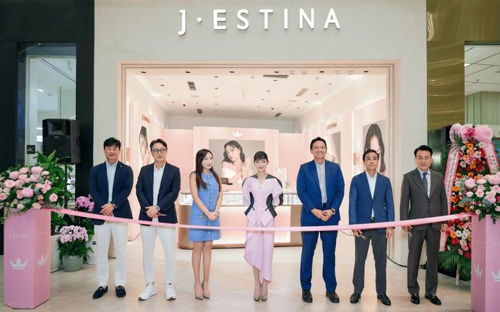 Châu Bùi chính thức trở thành “nàng thơ” của J.ESTINA Việt Nam - Tỏa sáng tại sự kiện khai trương tại Hà Nội