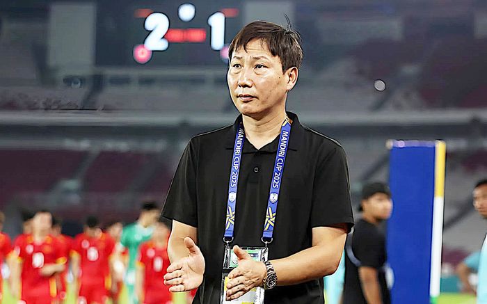 HLV Kim Sang Sik xứng danh quái kiệt