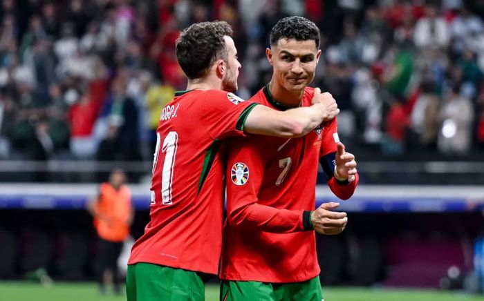 Lời chia buồn của Ronaldo tới cầu thủ Liverpool vừa qua đời
