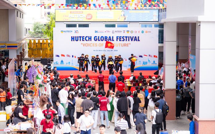 Sinh viên HUTECH “check-in” toàn cầu qua lễ hội văn hóa HUTECH Global Festival 2025