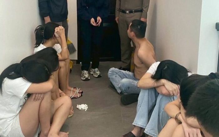 Đột kích bắt giữ nhóm lừa đảo qua điện thoại, một thanh niên gãy chân do nhảy lầu bỏ trốn