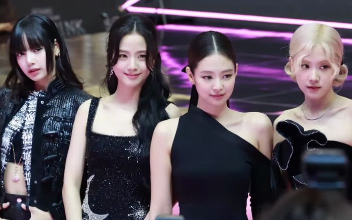 BLACKPINK trở lại