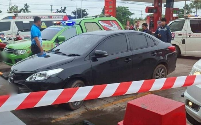 Chiếc ô tô nổ máy 17 tiếng nhưng không chạy, người dân bàng hoàng khi kiểm tra bên trong