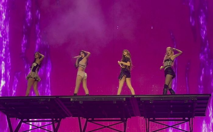 BLACKPINK chính thức trở lại sau 3 năm, mở màn concert DEADLINE bùng nổ