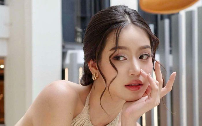 Hoa hậu Thanh Thủy lên tiếng về hình ảnh mặt sưng phồng khác lạ khi qua Mỹ
