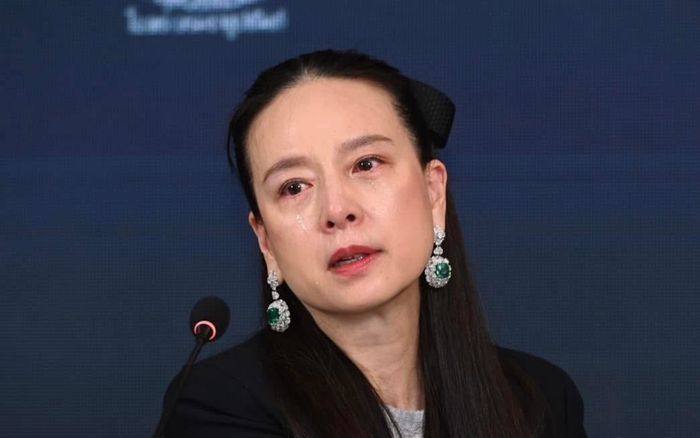 Madam Pang cúi đầu xin lỗi trước cú sốc lớn