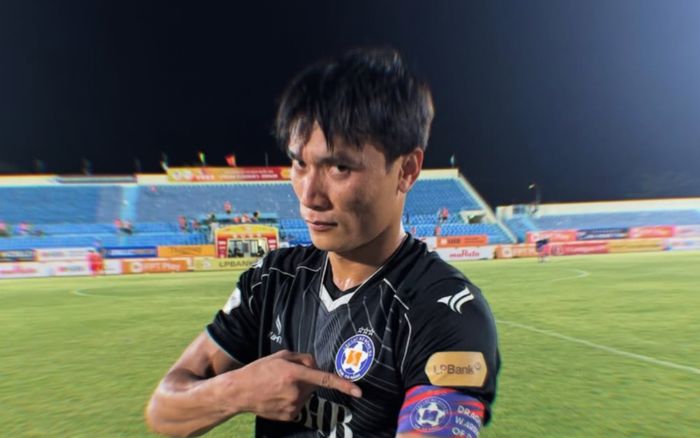 Bầu Đức bất ngờ trúng đậm nhờ thủ môn Bùi Tiến Dũng