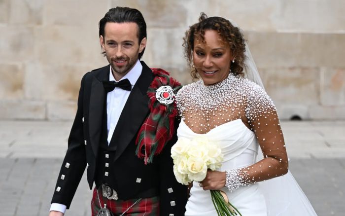 Mel B diện váy cưới ngọc trai kết hôn tại London, dàn Spice Girls 'rạn nứt' thấy rõ