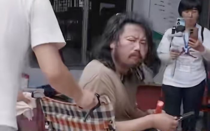 Người đàn ông liệt toàn thân quyên góp tài sản ủng hộ vùng lũ, giữ lại chưa đến 2 nghìn đồng