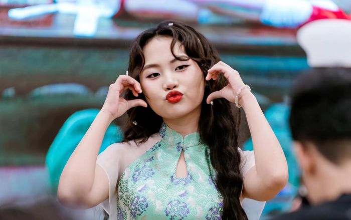 Phương Mỹ Chi chạm mặt nam ca sĩ từng nghi cạch mặt ở Sing! Asia, phản ứng gây xôn xao