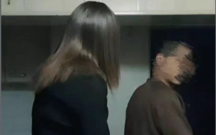 Chấn động ông cụ 60 tuổi giả gái ngủ với hơn 1600 trai trẻ, nghi quay phim đăng lên mạng