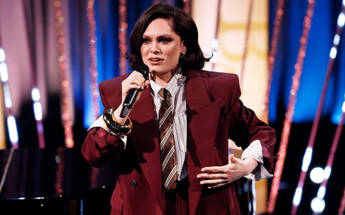 Jessie J phẫu thuật ung thư vú thành công