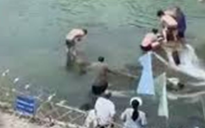 Clip: Người đàn ông cứu cô gái đuối nước nhưng cả 2 đều thiệt mạng, vợ gục ngã khi hay tin