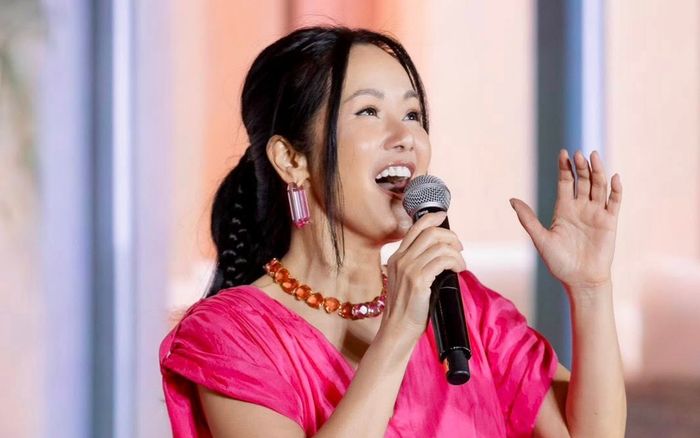 Hồng Nhung nghẹn ngào ngày trở lại Vbiz: 'Tôi muốn được sống, cống hiến'