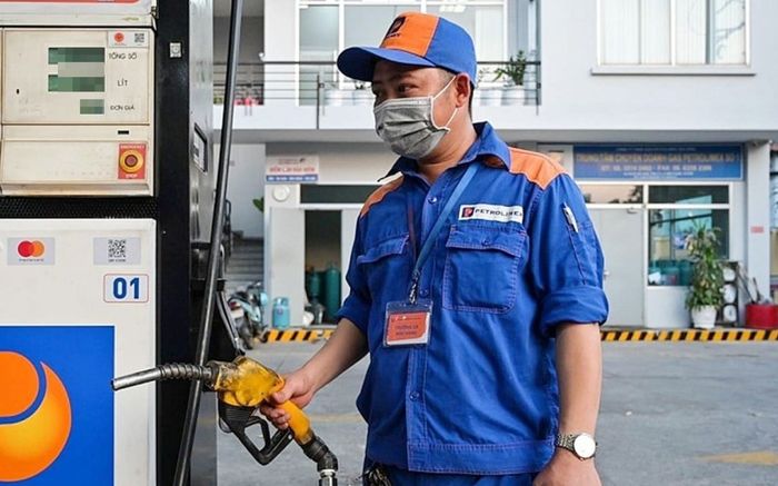 Giá xăng dầu hôm nay 10/8: Giảm rất mạnh