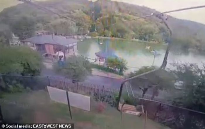 Đứt cáp treo ở khu nghỉ dưỡng, 13 người bám víu giữa không trung, hàng chục người bị thương