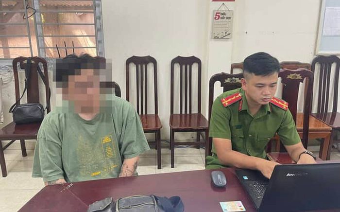 Tạm giữ hình sự thanh niên xăm trổ đánh cô gái tại chung cư ở Hà Nội