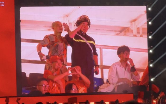 Không phải nghệ sĩ, đây mới là những hình ảnh gây sốt tại concert quốc gia