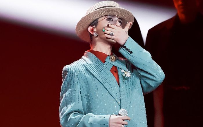 Nữ ca sĩ xinh đẹp lên tiếng về tin đồn hẹn hò 'ông hoàng' Kpop G-Dragon