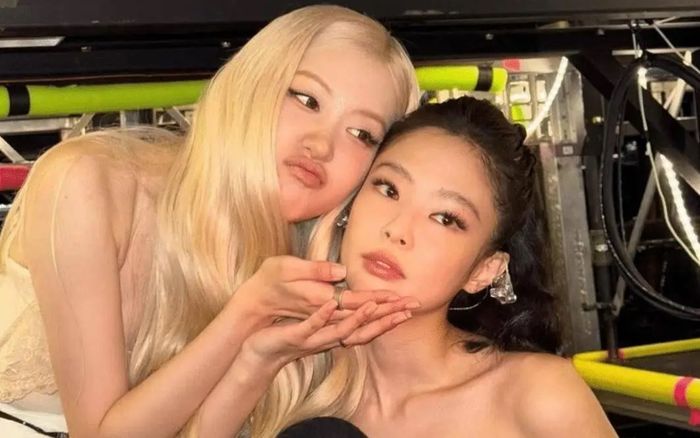 Chuyện gì đang xảy ra giữa Jennie và Rosé?