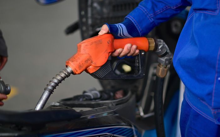 Giá xăng dầu hôm nay 13/8: Giảm cực mạnh