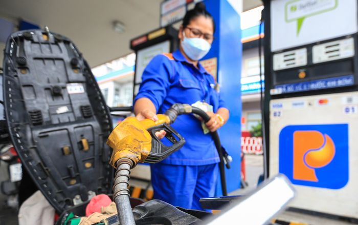 Giá xăng dầu hôm nay 14/8: Giảm rất mạnh