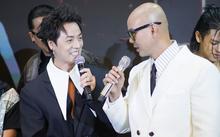 Phan Đinh Tùng và Đăng Khôi hát lại hit Ngồi bên em, khán giả 8x, 9x bồi hồi