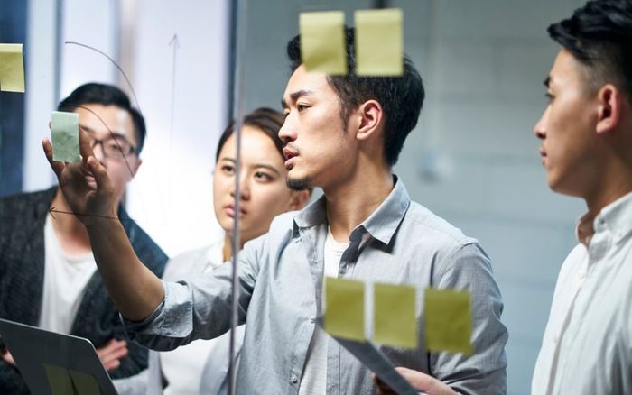 Bão sa thải 2025: Danh sách loạt tập đoàn lớn cắt giảm hàng nghìn nhân sự