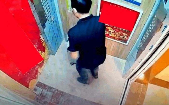 Sự cố bất ngờ trong thang máy khiến người đàn ông suýt ngất vì hoảng loạn