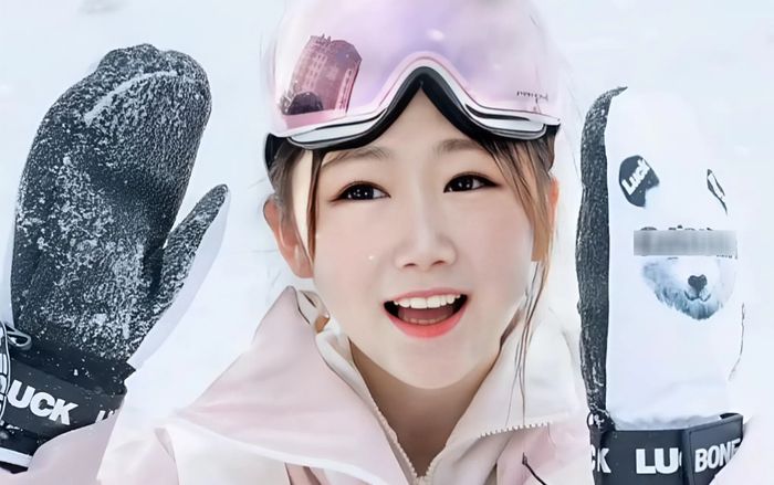 Nữ MC đột ngột qua đời ở tuổi 27, nghi do làm thâu đêm gây xuất huyết não