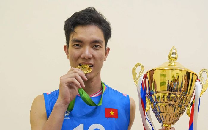 Kinh ngạc Bích Tuyền vượt xa Nguyễn Xuân Son