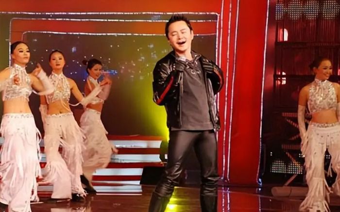 Nam ca sĩ nổi tiếng mất tích 14 năm sau khi mẹ qua đời, chị ruột vẫn miệt mài tìm kiếm