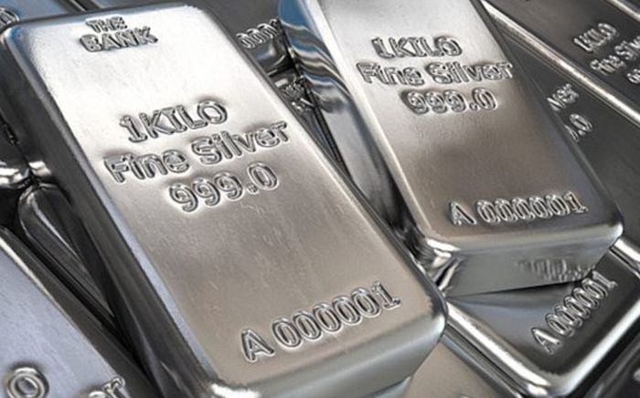 Giá bạc hôm nay (17/8): Neo ở ngưỡng cao