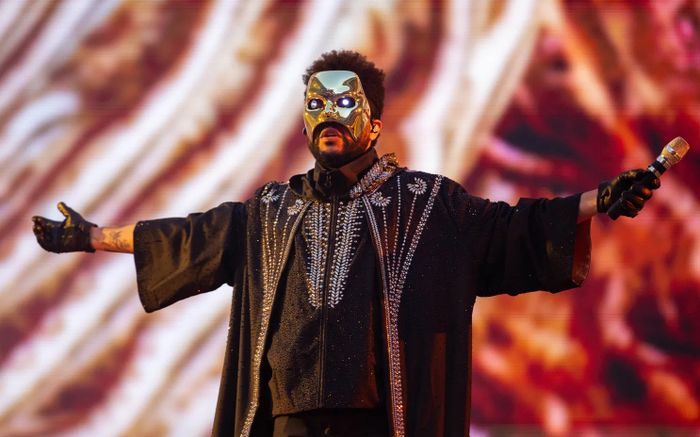 'Gã khổng lồ' vượt mặt Beyoncé và Bruno Mars