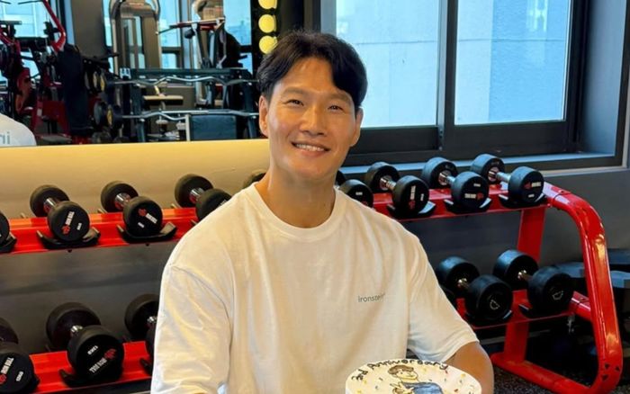 Nam ca sĩ là đại gia ngầm showbiz giàu cỡ nào khi sắp cưới vợ ở tuổi 49?