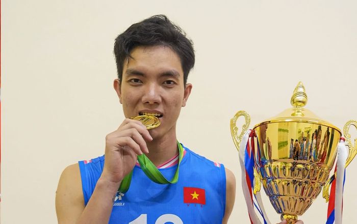 Bích Tuyền nhận vinh dự đặc biệt