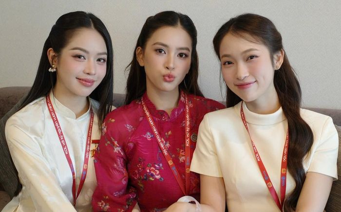 Khung hình 'gấp ba visual' của Tiểu Vy, Thanh Thuỷ và MC Khánh Vy gây chú ý