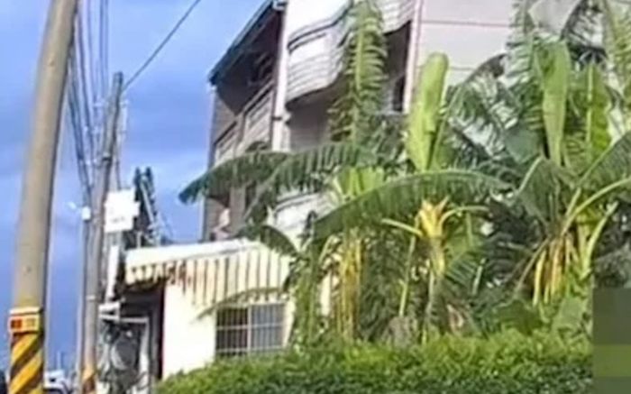 Về thăm bố mẹ chồng, con dâu ngã quỵ trước cảnh tượng sau khi mở cửa nhà