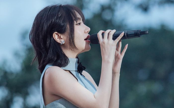 Nữ ca sĩ Việt tiết lộ từng có ý định buông xuôi, khán giả lặng người