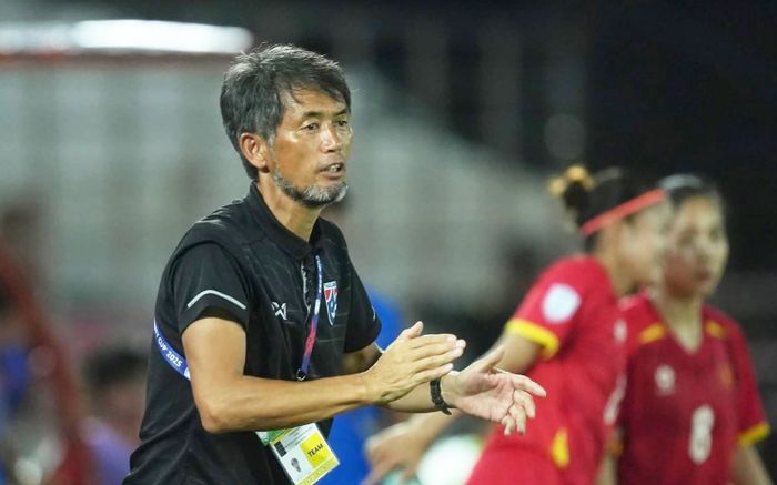 HLV Nhật Bản 'đổ lỗi' khi Thái Lan thua Việt Nam