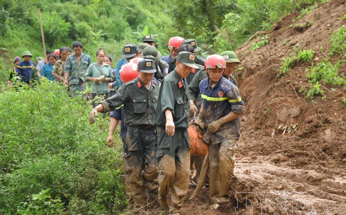 Tìm thấy thi thể 2 anh em ở Điện Biên bị vùi lấp sau trận mưa lũ kinh hoàng