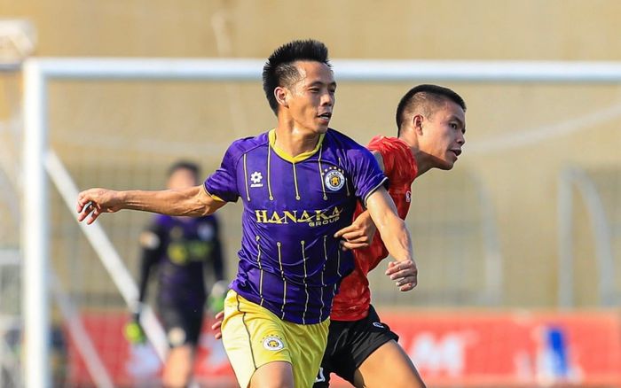 Văn Quyết rực sáng, đội của Văn Lâm thua đậm Hà Nội FC