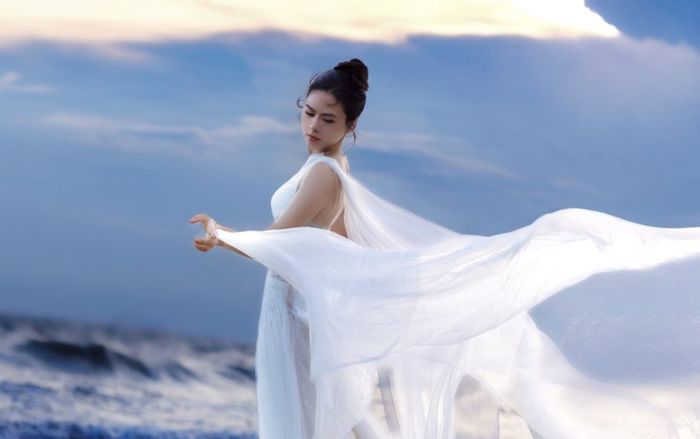 Sắc vóc của 'mẹ 4 con' Vân Trang khiến dân tình xôn xao