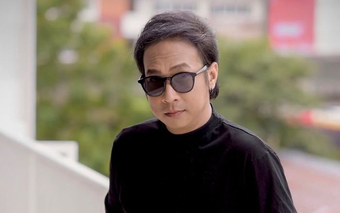 Nam ca sĩ đột quỵ khi lưu diễn ở tỉnh, tay phải chưa cử động được